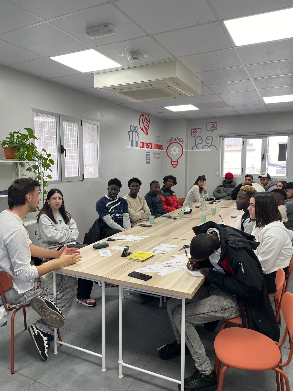 Los jóvenes de Pinardi Boscosocial en un taller sobre las emociones. 