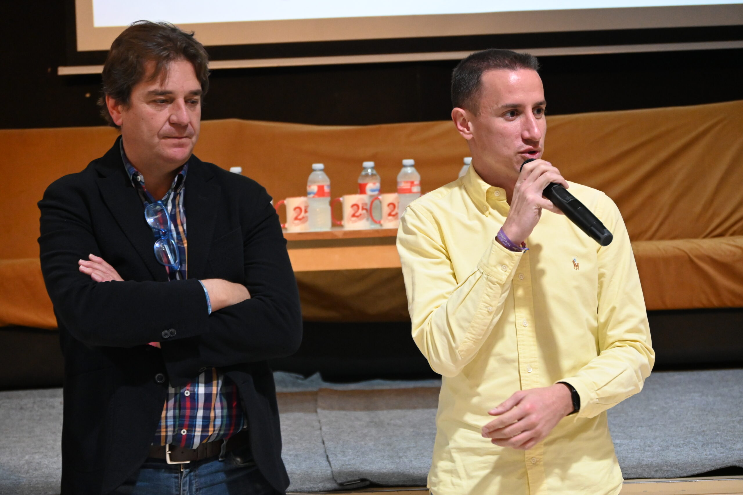 El alcalde de Fuenlabrada, Francisco Javier Ayala, y el concejal de Bienestar Social, Raúl Hernández,  reconocieron la labor de Pinardi Fuenlabrada.