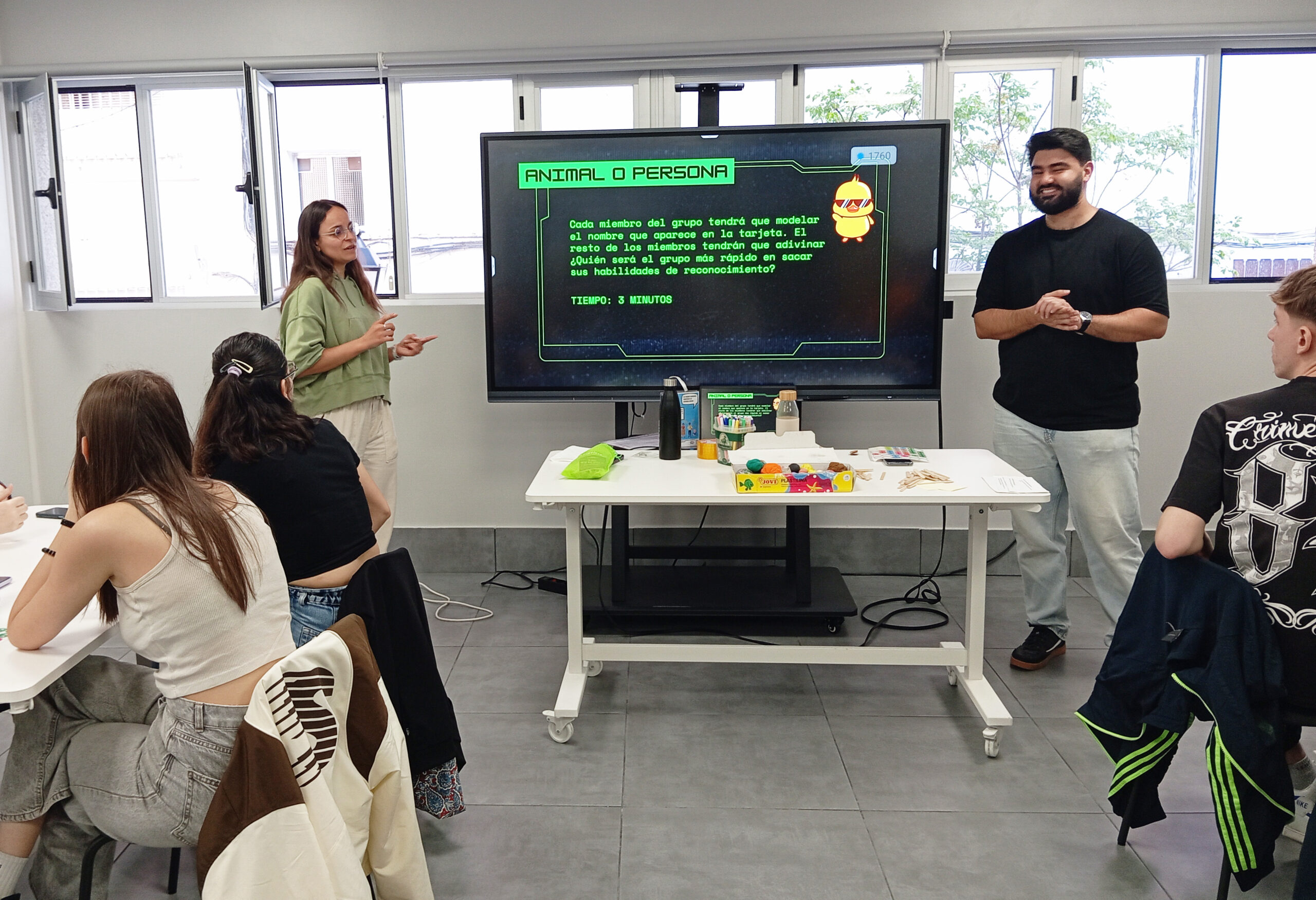 Taller grupal con el apoyo del equipo Magone.