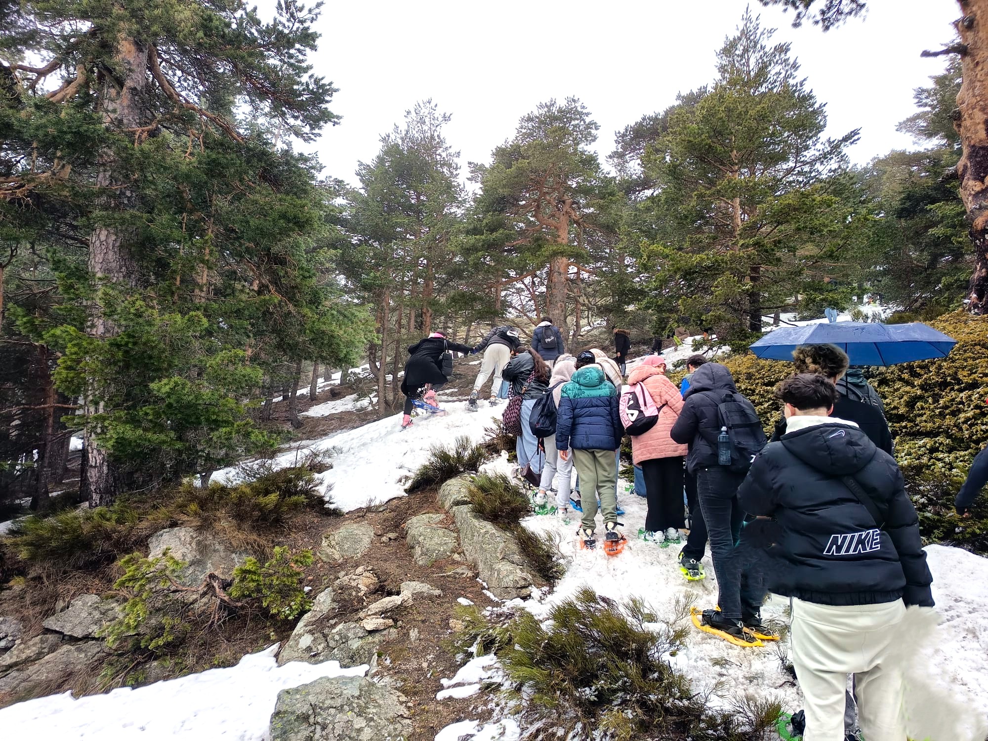 Excursión a la nieve con las personas participantes del proyecto Barrios de Pinardi Boscosocial