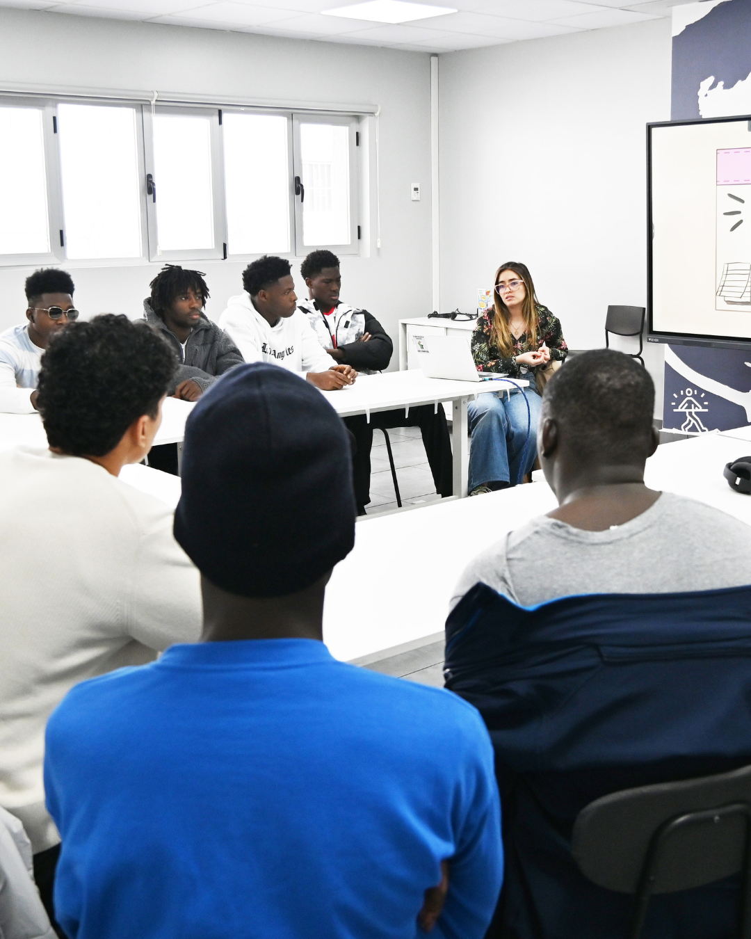 Los jóvenes del proyecto participan de un taller de convivencia. 