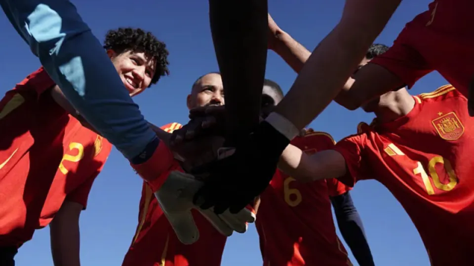 equipo_RFEF_uniendo_manos